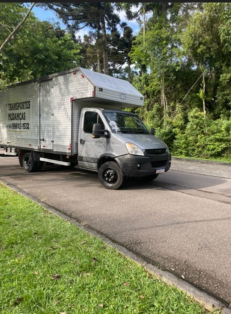 Caminhão da Rufatto Mudanças em rota interestadual