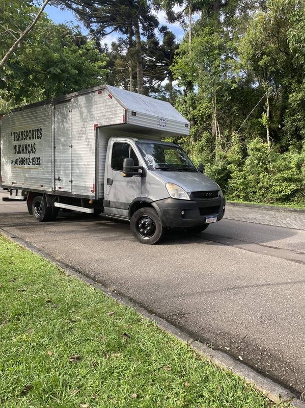 Caminhão da Rufatto Mudanças em rota interestadual
